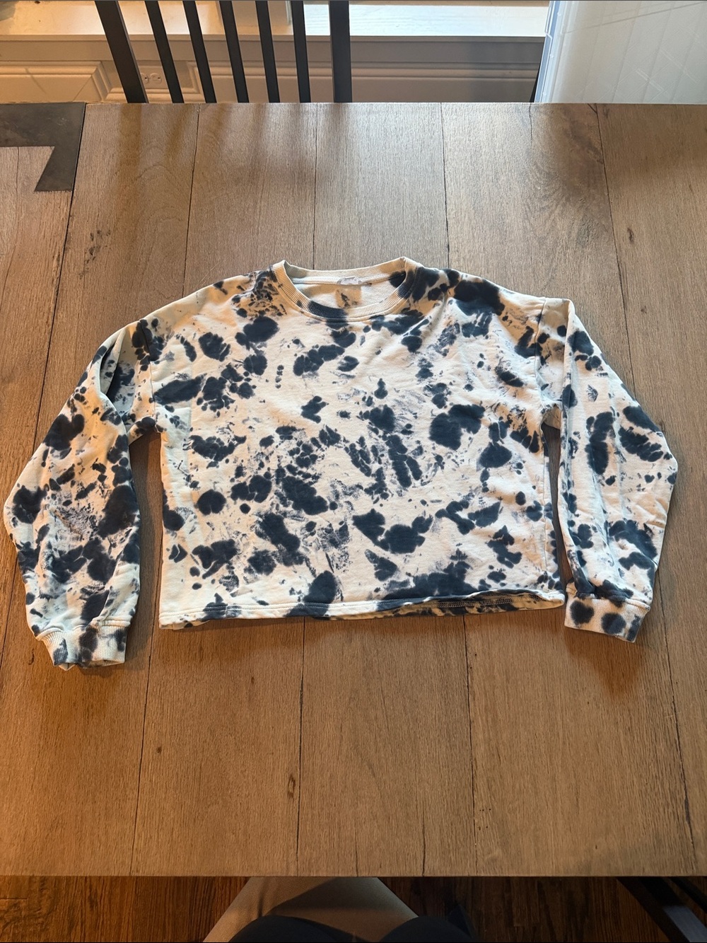 Le Lis Tie-Dye Navy and Cream Cropped Sweatshirt - Women